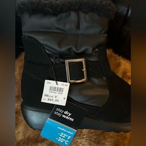 Ladies Winter Weather ❄️ 🥾 SnowBoots made by Rugged Outback brand new w/ $70.00